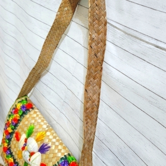 HANDMADE STRAW SHOULDER BAG, REAL SHELLS & EMBROIDERED COLORED STRAW DETAILS - Picture 6 of 16